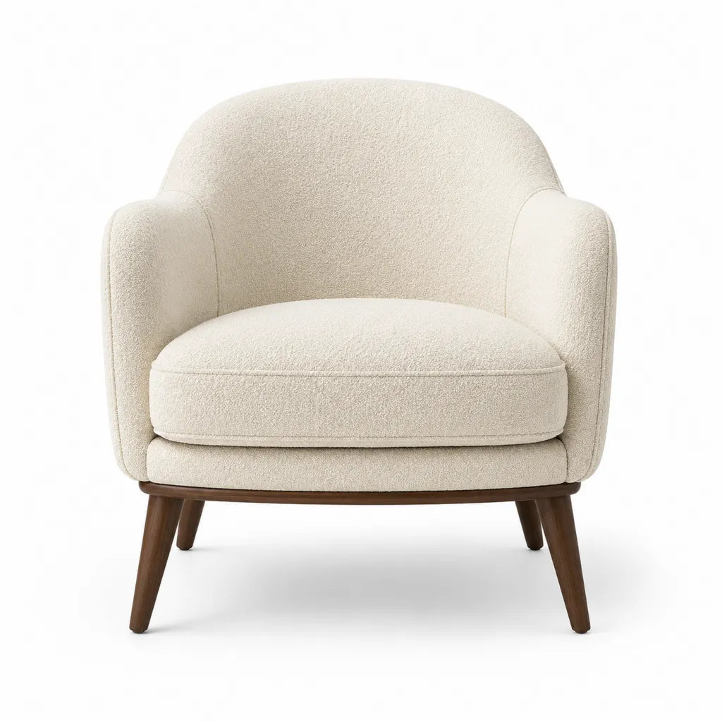 Fauteuil lounge arrondi en bouclette polyester ecru avec pieds en hevea massif 78 x 76 x 80 cm